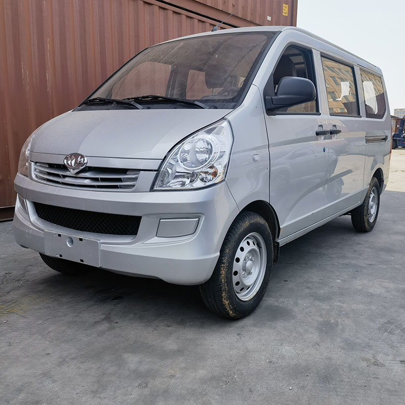 Benzin minivan